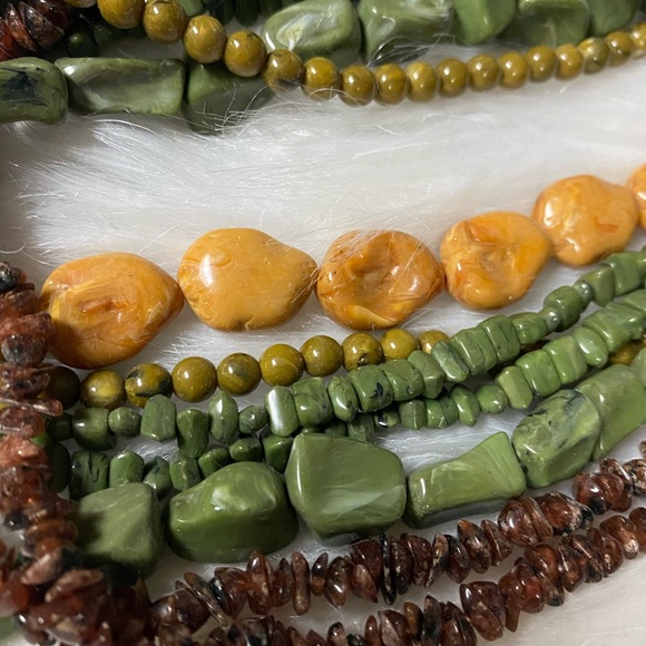 Gorgeous Beaded Necklace - Picture 4 of 7